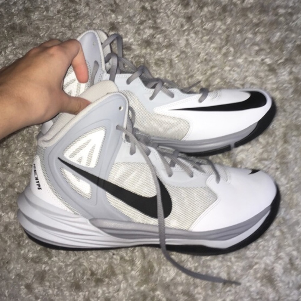 Nike Women’s Basketball Shoe